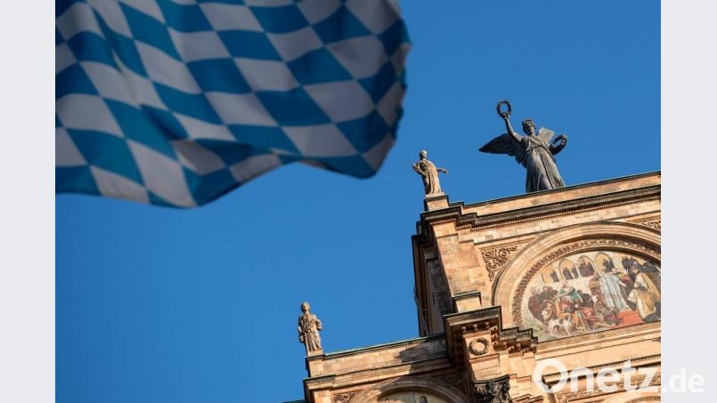 Eine Bayernflagge vor dem Münchner Landtagsgebäude. Foto: Sven Hoppe/Archiv Bild: Sven Hoppe