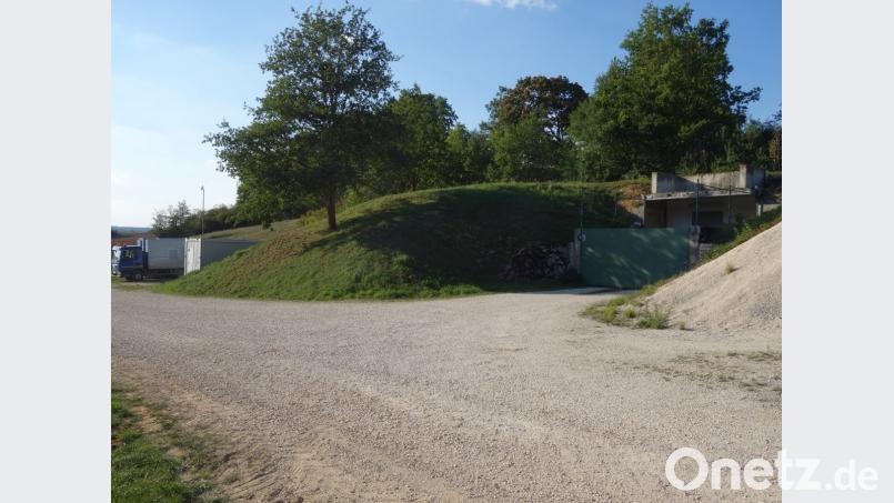 Die Firma SSE Deutschland GmbH möchte am Sprengstoffbunker hinter dem Schotterwerk in Wolfsbach zwei 18 Meter hohe Schüttgut-Silos errichten. Der Gemeinderat hat keine Einwände. Bild: tra