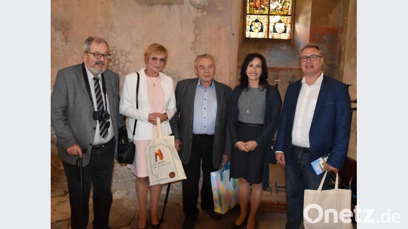 Vor den Modellen (von links): Günther Juba, Marcela Brabačová, Josef Hauer, Tanja Schiffmann und Michal Pospišíl. Bild: gjb