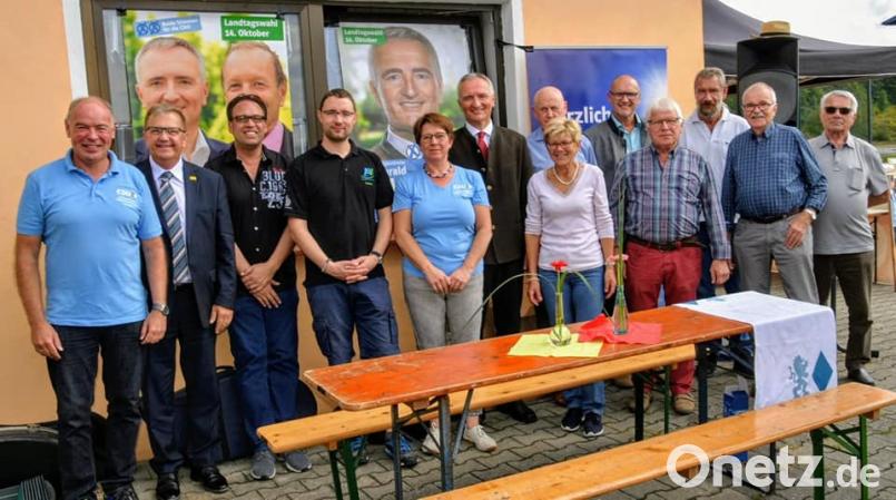 Die CSU Kümmersbruck hat einige Mitglieder für ihre Treue ausgezeichnet. Landtagsabgeordneter Harald Schwartz lobte deren Engagement. Bild: Birgit Singer-Grimm