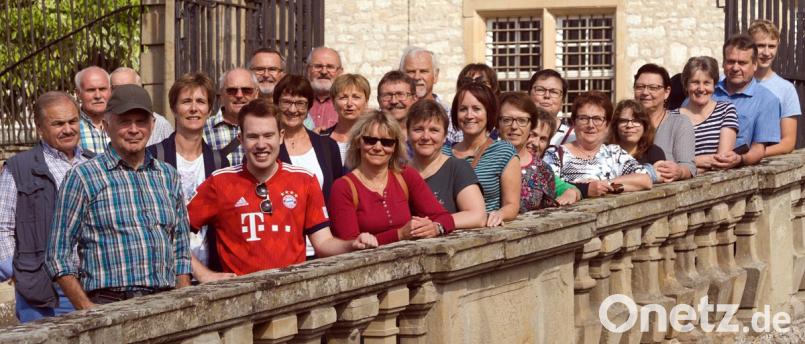 Die Gruppe vor dem Schloss Weikersheim. Bild: R. Kreuzer