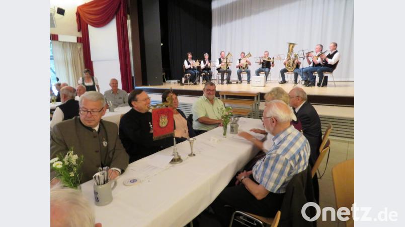 Eine Nabburger Delegation besuchte die Landsmannschaft in München bei deren Jubiläumsfest. Bild: exb