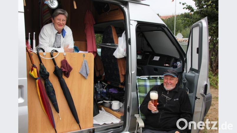 Helga und Luitpold Kessler aus Marktoberdorf genießen die Idylle am Erlenweiher. Bild: kro
