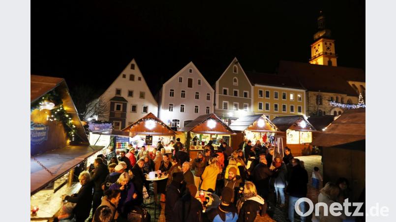 Der Weihnachtsmarkt mit seiner kleinen Budenstadt rund um den Löwenbrunnen am Luitpoldplatz wird dieses Jahr seine 25. Auflage verpassen. Bild: bmr