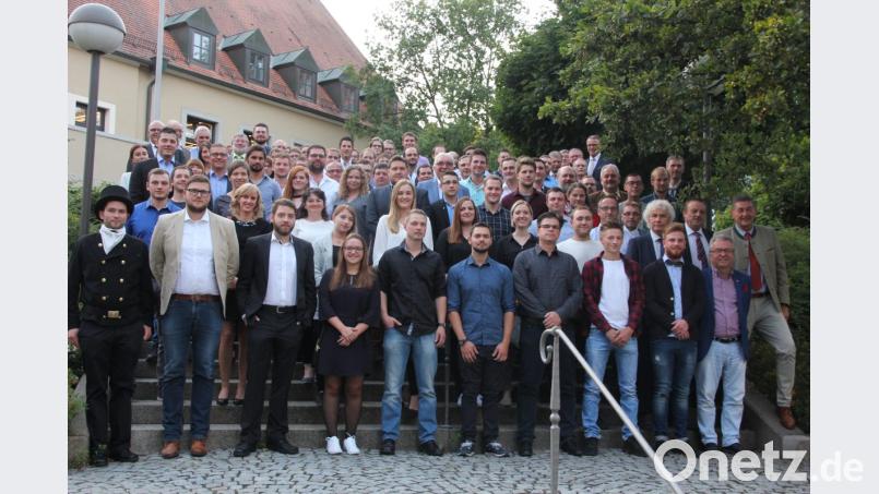 Landrat Wolfgang Lippert (zweite Reihe, Dritter von rechts) im Kreise der Meister. Bild: kro