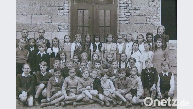 Die 1. Klasse von 1949 hat sich für ein Gruppenfoto arrangiert. Bild: rn