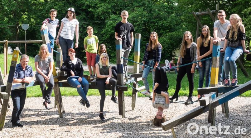 Der Jugendstadtrat (im Bild mit den Jugendbeauftragten Annette Spreitzer und Johann Wurm, links) steht kurz vor dem Ende der ersten Amtsperiode. Vorsitzende und &quot;Jungbürgermeisterin&quot; Andrea Wurm berichtete in der jüngsten Sitzung des Stadtrats über die Arbeit der Nachwuchspolitiker. Bild: exb