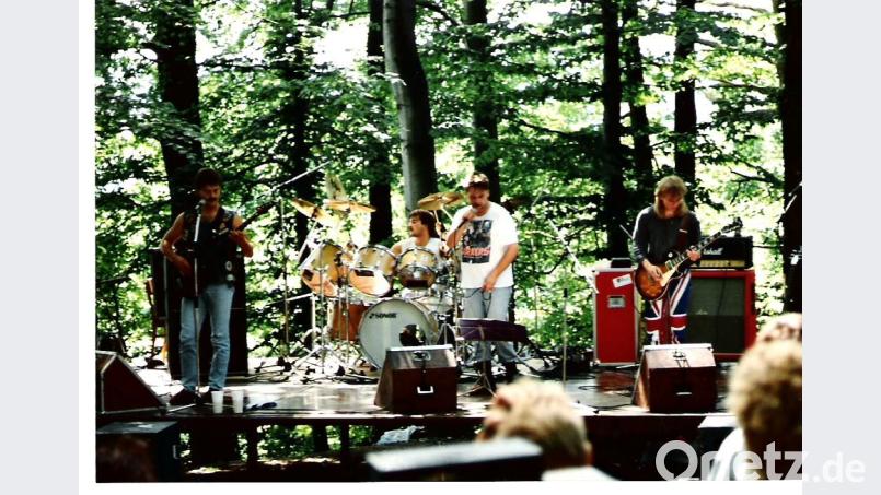 Natürlich durfte die Band beim ersten Neustädter Benefiz-Open-Air, damals noch im Felixwald, nicht fehlen. Bild: privat