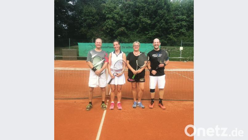 Das spannende Mixed-Finale gewinnen (von links) Christian Aures und Petra Majdic gegen Judith Englhard und Alexander Steger. Bild: exb