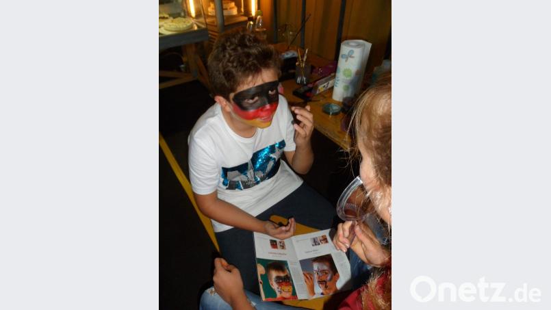 Das Kinderschminken wurde von den vielen kleinen Besuchern gerne angenommen Bild: soj