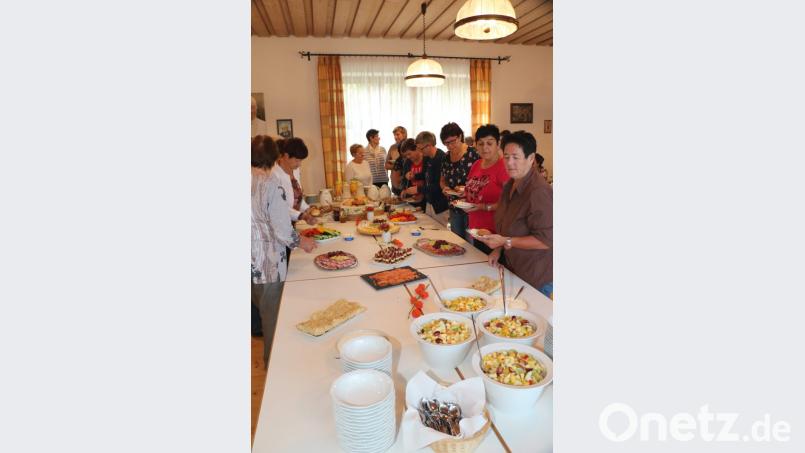 Die Gäste lassen sich das Verwöhnfrühstück gerne schmecken. Bild: rpp