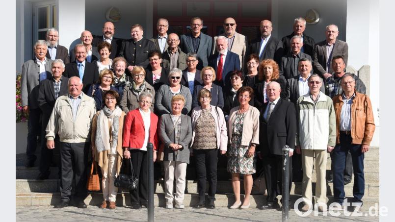 Die Gruppenfoto beim Treffen des Jahrgangs 1952/53. Bild: Gelis Fotostudio