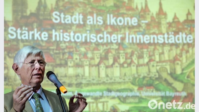 Professor Rolf Monheim kann sich mit den Plänen für das Bürgerspital-Areal in Amberg nicht anfreunden. Bild: upl