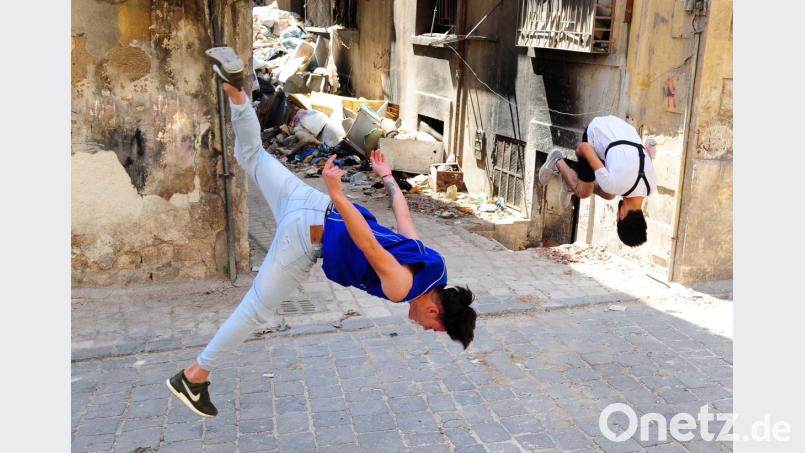 So sieht es aus, wenn Jugendliche sich an Parkours versuchen. Die Marktgemeinde will in Schwarzenfeld eine Anlage für die Sportart bauen lassen. Bild: agentur_dpa