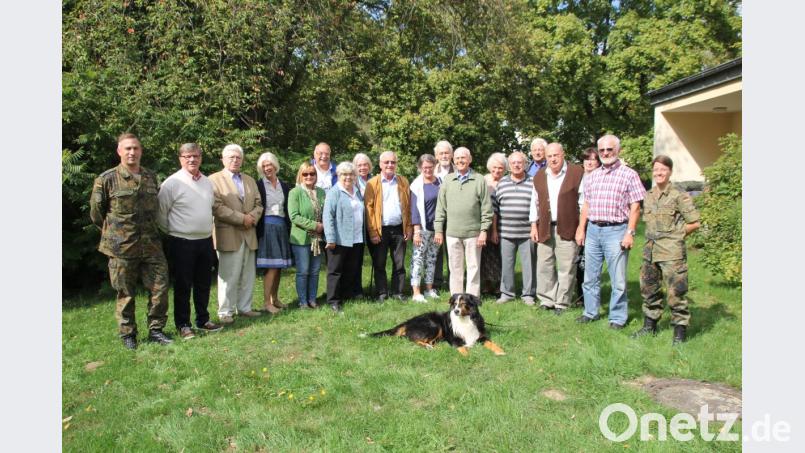 Der frühere Generalmajor Eberhard Wetter (Achter von rechts) hat dem "Wetter-Treffen" seinen Namen gegeben. Bei der Neuauflage freute er sich über die Treue seiner Kameraden, die sich bereits zum 44. Mal eingefunden haben. Bild: frd