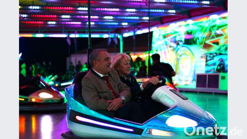 Nicht nur OB Kurt Seggewiß und seine Frau Maria sind auf das erste Volksfest unter Stadtregie abgefahren. Bild: Daniel Fähnrich