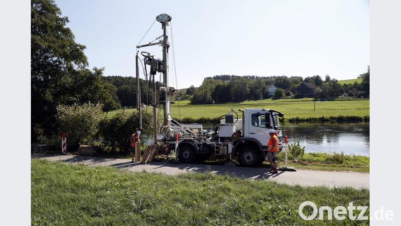 Das Bohrgerät war neben dem Regen zwischen Neuhaus und Entermainsbach im Einsatz. Bild: Hösamer