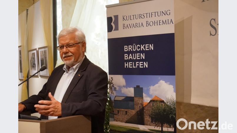 Rudolf Ebneth, geschäftsführender Vorstand der Kulturstiftung Bavaria Bohemia, bei seinem Grußwort Bild: eib