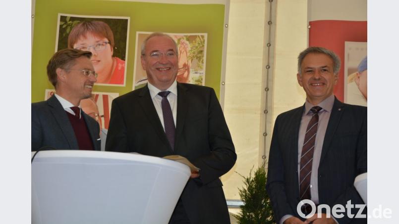 Beim Podiumsgespräch mit dabei: Von links MdL Tobias Reiß, Bezirkstagspräsident Franz Löffler und Bürgermeister Roland Grillmeier. Bild: jr