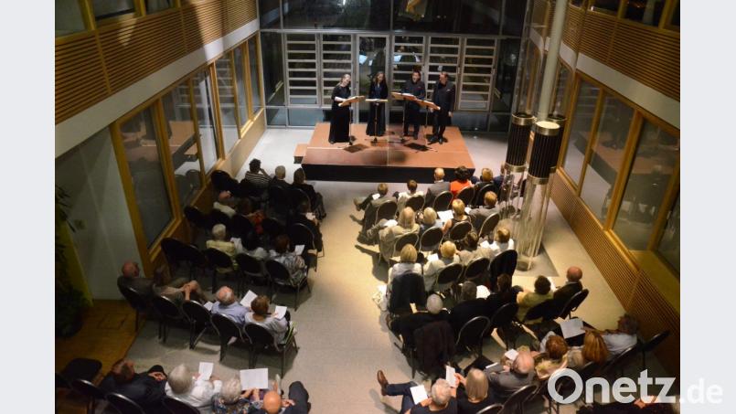 Das &quot;Athos-Quartett&quot; sang bei den Weidener Max-Reger-Tagen im Gebäude des Bayernwerks. Bild: Kunz