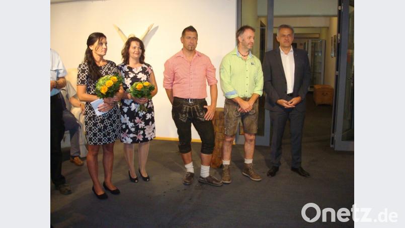 Das Museumsteam mit Marion Papsch und Nicole Schuller zusammen mit den Künstlern Michael Papsch und Peter Dietz sowie Bürgermeister Roland Grillmeier (von links). Bild: wmr