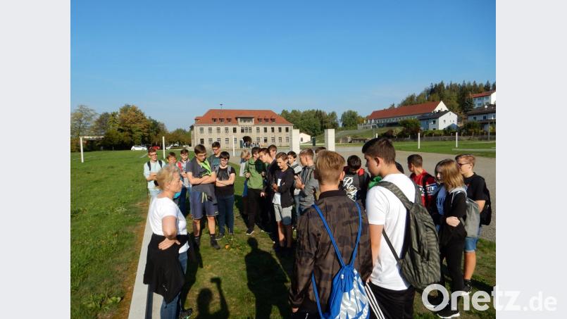 Die Schüler der Realschule im Stiftland bei ihrem Besuch in Flossenbürg. Bild: exb