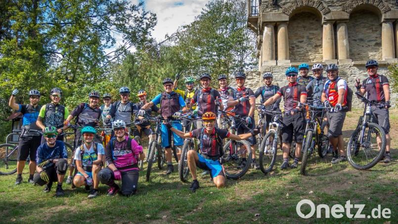 Begeistert zeigen sich die Teilnehmer der geführten Mountainbike-Tour. Bild: exb