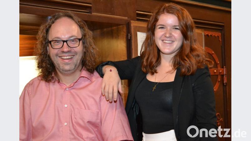 Stefan Schultes und Mirijam Denz lassen bei der vorletzten &quot;Punkt 12&quot;-Mittagsandacht in der Josefskirche aufhorchen. Bild: hcz