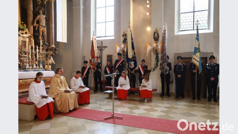 Pfarrer Martin Besold hielt den Festgottesdienst in der festlich geschmückten Mariä-Himmelfahrtskirche. Bild: njn