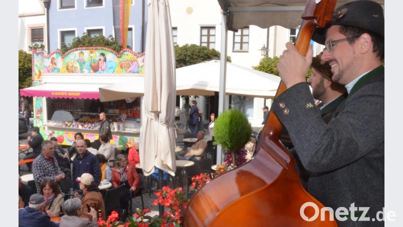 Den musikalischen Auftakt beim &quot;Weiden, ich moch de&quot;-Fest machten am Vormittag die Mittelberg Musikanten mit ihren Gstanzln. Bild: Kunz