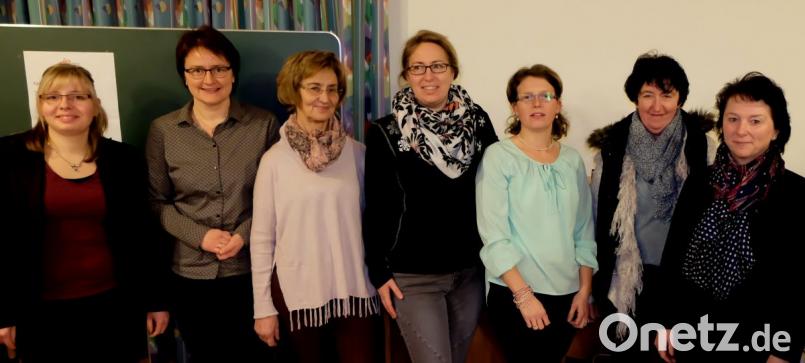 Sie tragen in der Jubelgemeinschaft des Evangelischen Frauenbundes Verantwortung (von links):
Anita Schätzler (Kassiererin), Christa Riedel (Vorsitzende), Helga Wittmann-Behr (Schriftführerin),
Regina Münchmeier (Beisitzerin), Carmen Helgert (Beisitzerin), Rita Vollath (Beisitzerin) und Elisabeth Market (2. Vorsitzende ). Bild: le