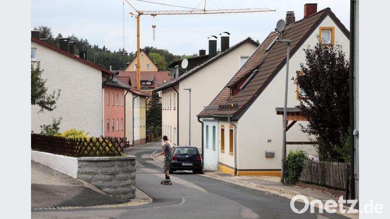 Abgehängt: Das Wohngebiet auf der Luitpoldhöhe muss aufgrund der etwas abgeschnittenen Lage am Hang in direkter Nachbarschaft zur Schwerindustrie besondere Herausforderungen meistern. Bild: Wolfgang Steinbacher