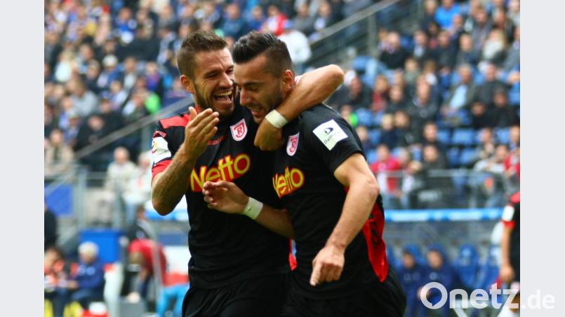 Sargis Adaman (rechts) jubelt nach dem 1:0 für den SSV Jahn Regensburg mit Marco Grüttner. Bild: SSV Jahn