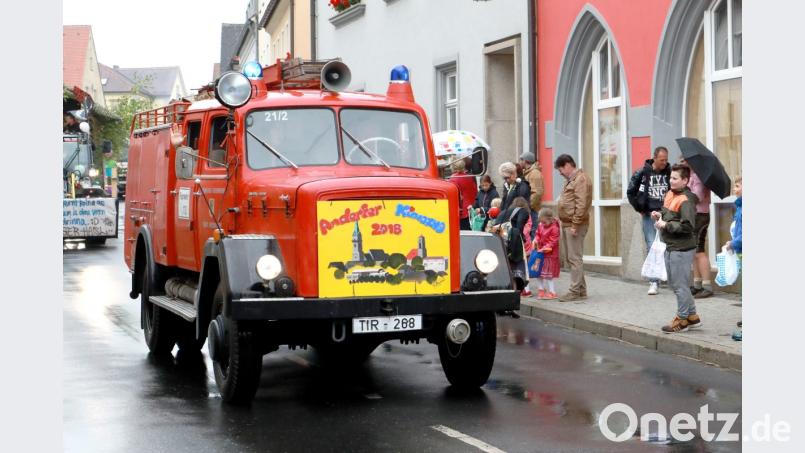 Der alte Feuerwehr-Magirus aus dem Jahr 1964 machte den Anfang. Bild: njn