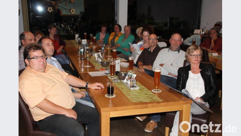 Recht überschaubar ist der Kreis der Zuhörer, die zur Wahlveranstaltung der ÖDP gekommen sind. Bild: kro