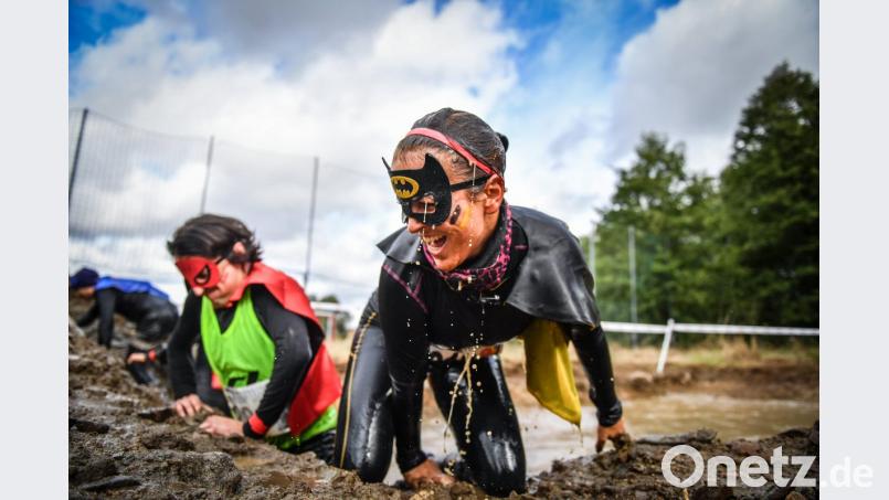 Im Batman-Kostüm durch den Dreck. Bild: Florian Miedl