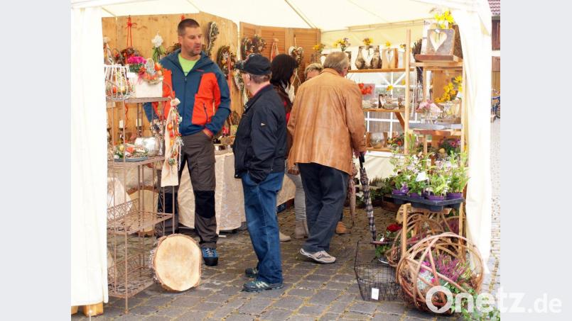 Was will man mehr: Holzwaren und Geflochtenes in großer Auswahl gab es beim Marktsonntag in Rieden. Bild: sön