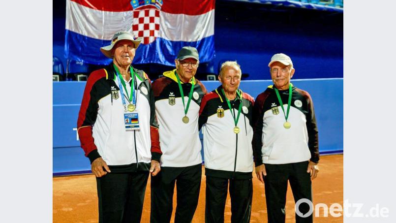 Gerhard Specht (Zweiter von rechts) gewann mit der deutschen Mannschaft Bronze bei der Tennis-Senioren-WM in Kroatien. Bild: lst