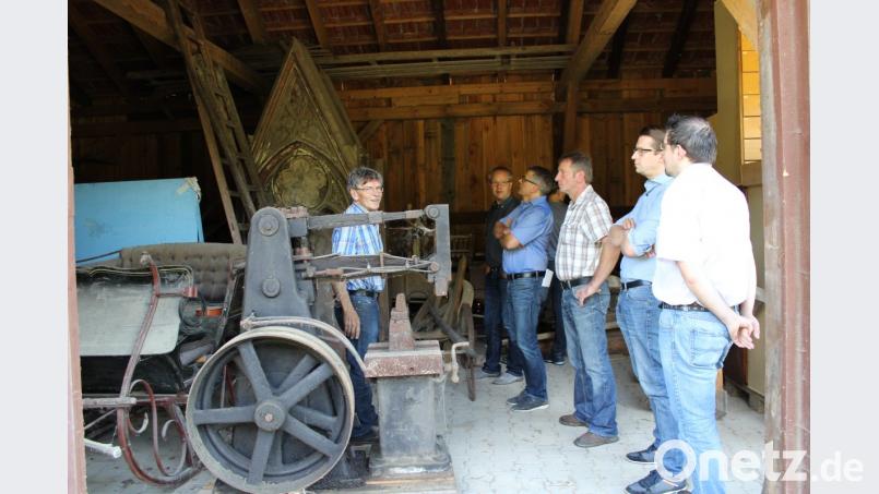 Die Mitglieder des Bauausschuss besichtigten das Museumsdepot in Diendorf. Bild: pko