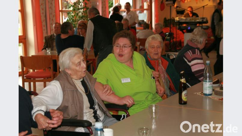 Gute Stimmung herrschte unter den Bewohnern, Gästen und dem Pflegepersonal beim &quot;Tag der offenen Tür&quot;. Bild: hir