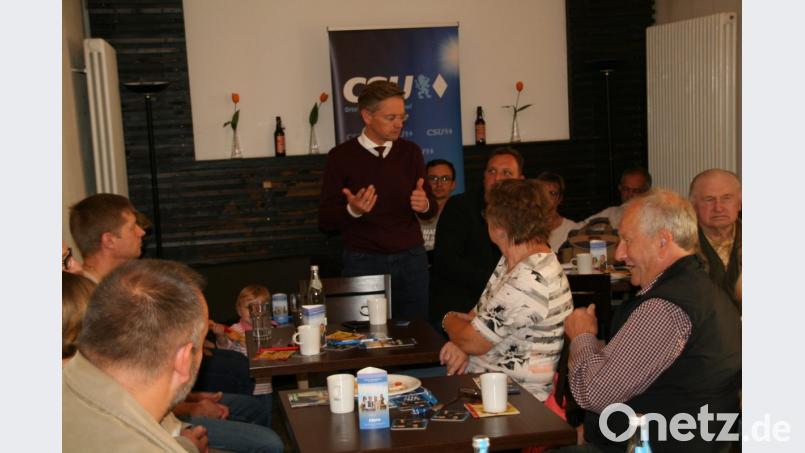 Tobias Reiß nimmt im &quot;Café Miteinand&quot; auch zum Thema Ortsumgehung Stellung. Bild: fpoz