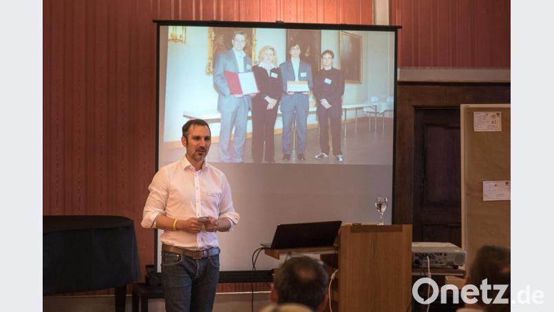 Thomas Franz von der Tirschenreuther C3 Marketing GmbH berichtet, wie es immer wieder gelingt, neue Mitarbeiter für seine Firma zu gewinnen und auch zu binden. Die emotionale Bindung und Identifikation der Mtarbeiter mit und an den Betrieb erklärte der Start-Up-Unternehmer zur Chefsache. Bild: mez