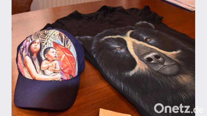 Das Motiv für das Cap und das T-Shirt entwirft ein Kolumbianer. Vielleicht gibt es solche Stücke auch bald bei uns zu kaufen. Bild: psfo