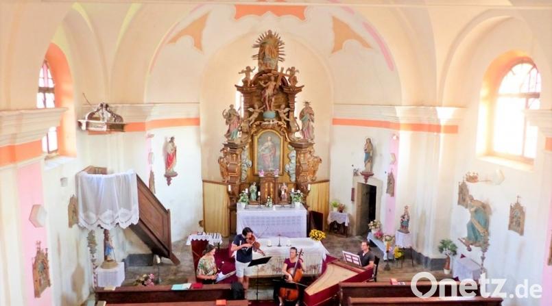 Das „Collegium Marianum“ bei seinem Auftritt in Hesselsdorf in der St. Margareta-Kirche. Bild: tu