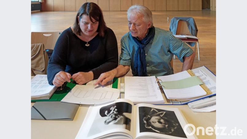 Am Regiepult halten Manfred Grüssner und Stefanie Ohle alle Fäden in der Hand. Bild: tr