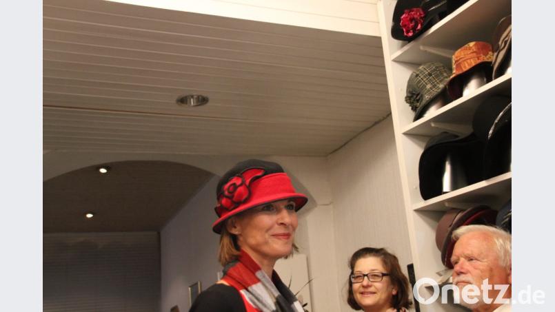 Einfach genial sind auch die Farbkombinationen der Hüte, die sie zur charmanten Kopfbedeckung machen. Bild: ads