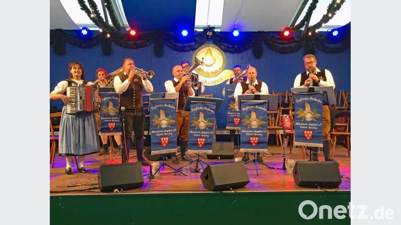 Die Birgländer Musikanten auf der Oidn Wiesn im Herzkasperl-Zelt. Bild: Andreas Royer