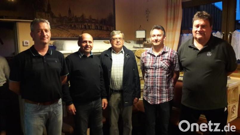 Die neue Führungsriege des FSV Tirschenreuth: (von links) Schriftführer Michael Voith, zweiter Vorsitzender Markus Bader, Vorsitzender Herbert Sladky, Kassier Matthias Fräde, und Spielleiter Jürgen Rieger. Bild: exb