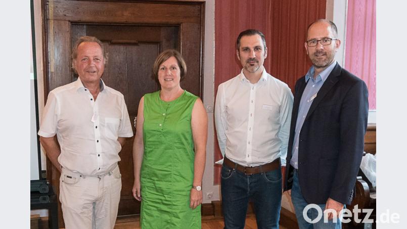 Professor Dr. Wilfried Mödinger (von links), Susanne Horn von der Neumarkter Lammsbräu, Thomas Franz von der C3 Marketing GmbH und Thomas Völkl geben erfrischende Denkanstöße zum Umgang mit den Mitarbeitern in einem Betrieb. Bild: mez