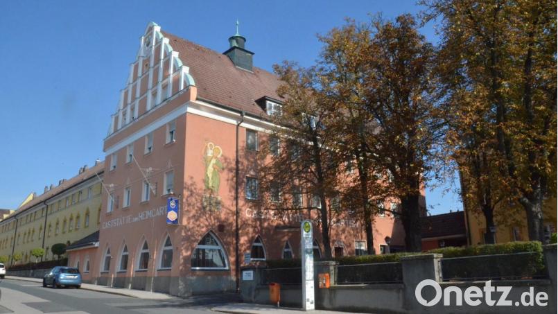 Die Arkaden am &quot;Heimgarten&quot; sind heute durch eine Fensterfront ersetzt. Bild: Kunz
